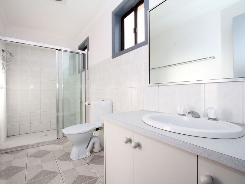 37 West Esplanade, St Albans VIC 3021