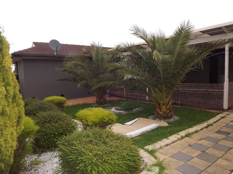 32 Gillespie Road, St Albans VIC 3021