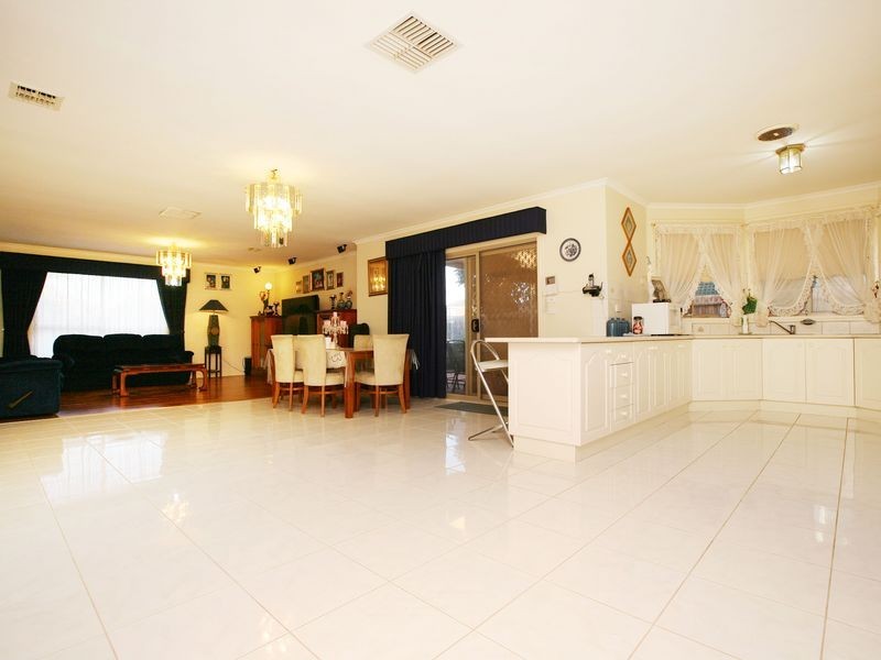 1 Lalwinya Street, Delahey VIC 3037