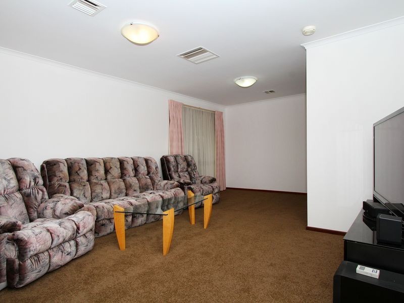 9 Sandlewood Court, Kings Park VIC 3021