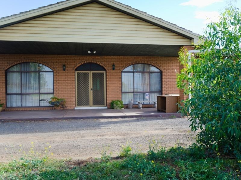 318-324 Sinclairs Road, Rockbank VIC 3335