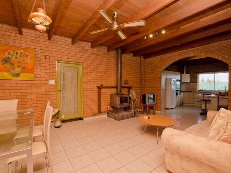 318-324 Sinclairs Road, Rockbank VIC 3335