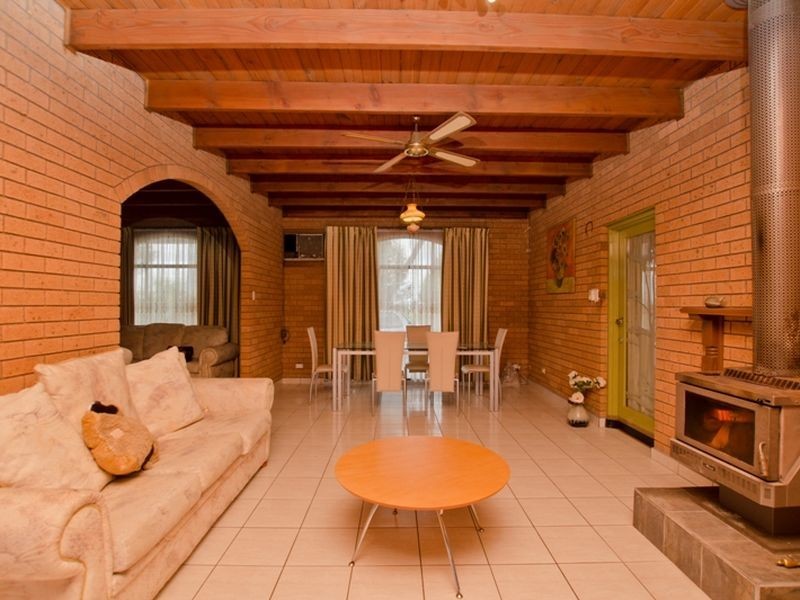 318-324 Sinclairs Road, Rockbank VIC 3335