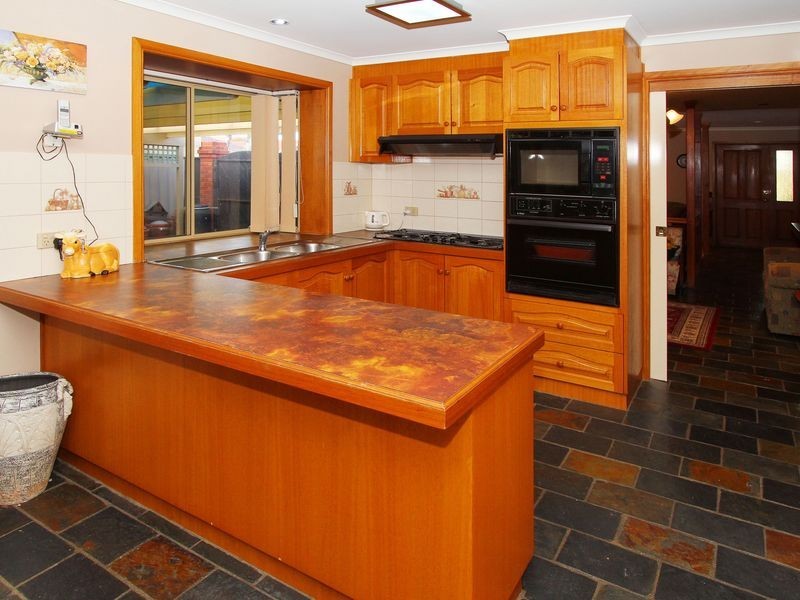 7 Kingsley Place, Delahey VIC 3037
