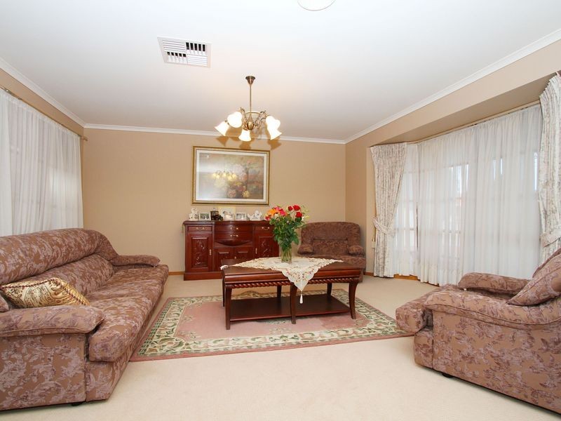 7 Kingsley Place, Delahey VIC 3037