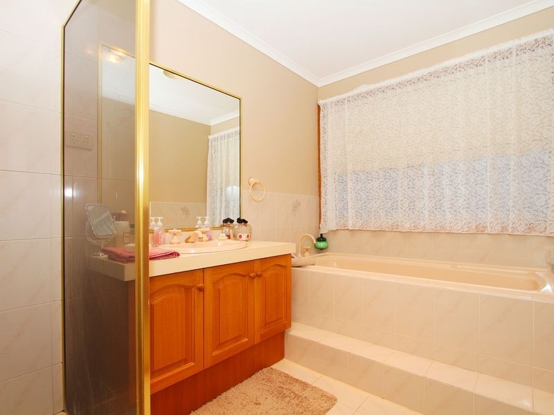 7 Kingsley Place, Delahey VIC 3037