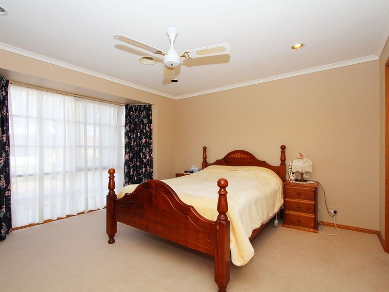 7 Kingsley Place, Delahey VIC 3037