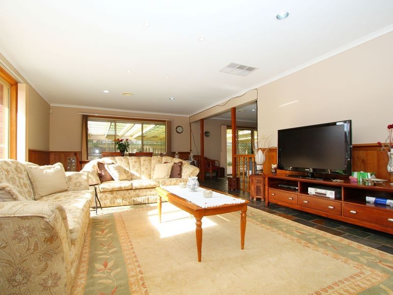 7 Kingsley Place, Delahey VIC 3037