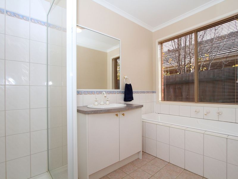 6 Cuthbert Drive, Hillside VIC 3037