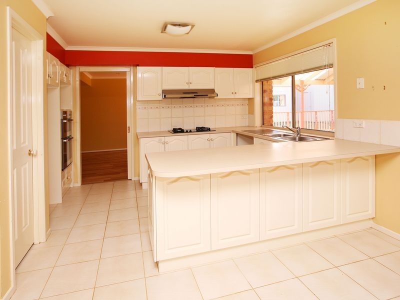 52 Maplewood Close, Brookfield VIC 3338