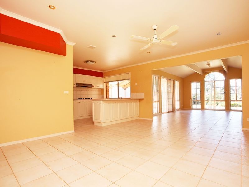 52 Maplewood Close, Brookfield VIC 3338