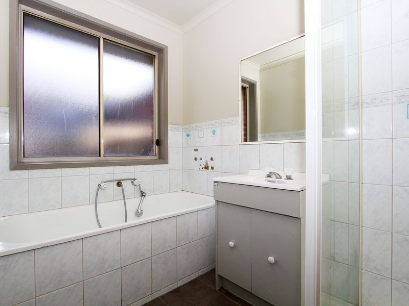 16 Laurel Street, Albanvale VIC 3021