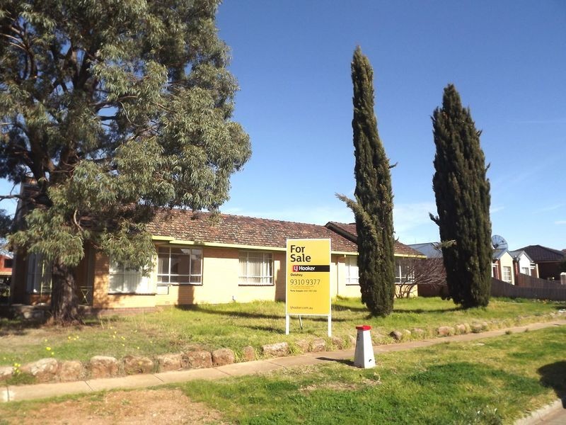 3 Crestmont Drive, Melton South VIC 3338