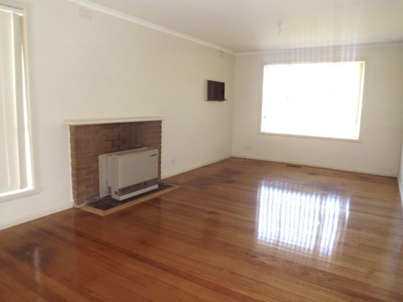 3 Crestmont Drive, Melton South VIC 3338