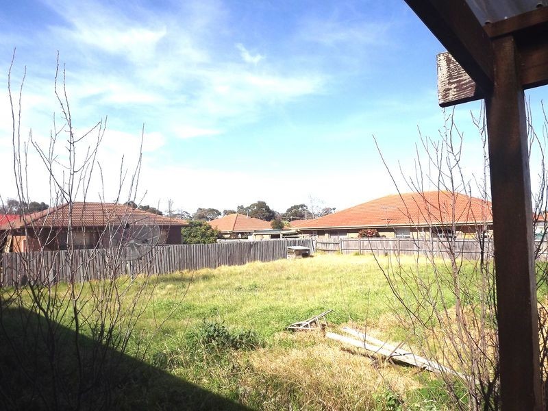 3 Crestmont Drive, Melton South VIC 3338