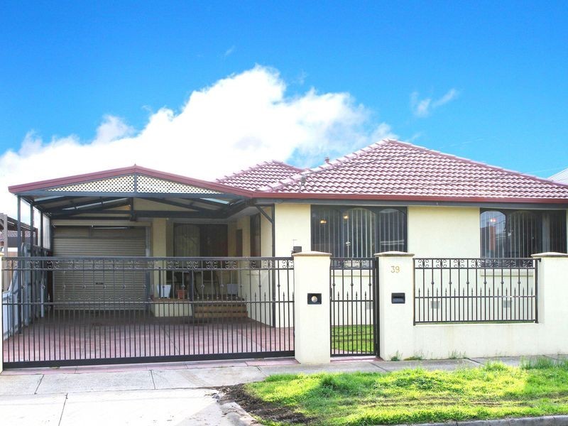 39 Bird Street, Deer Park VIC 3023