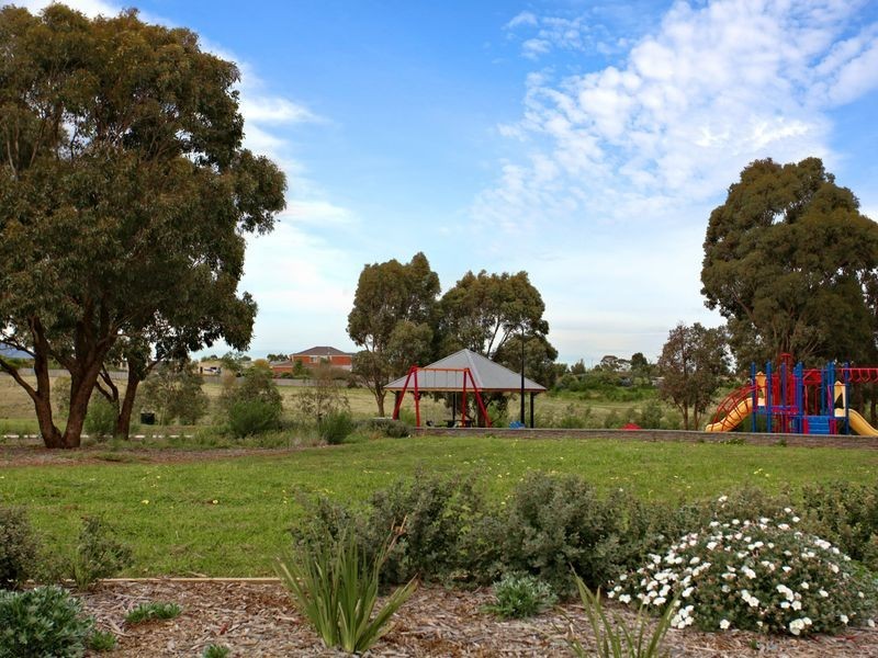 4 Magpie Street, Brookfield VIC 3338