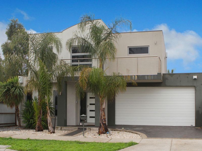 7 Hopetoun Green, Caroline Springs VIC 3023