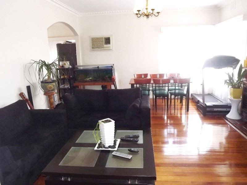 10A Lester Avenue, St Albans VIC 3021