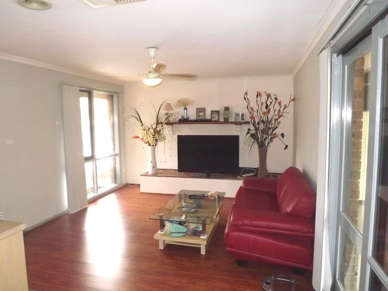 32 Tremaine Avenue, Kings Park VIC 3021