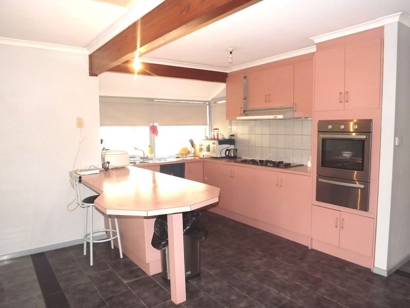 32 Tremaine Avenue, Kings Park VIC 3021