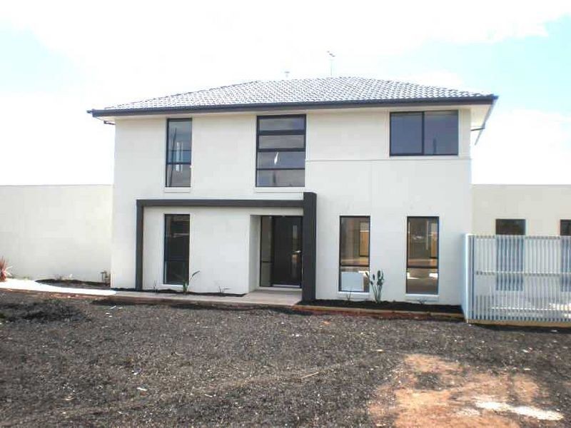 32 Belleville Close, Burnside VIC 3023