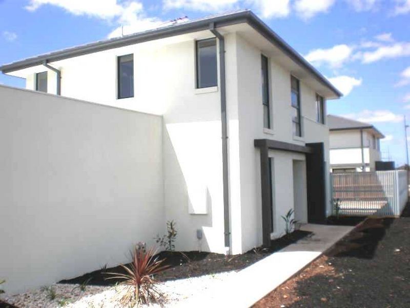 32 Belleville Close, Burnside VIC 3023