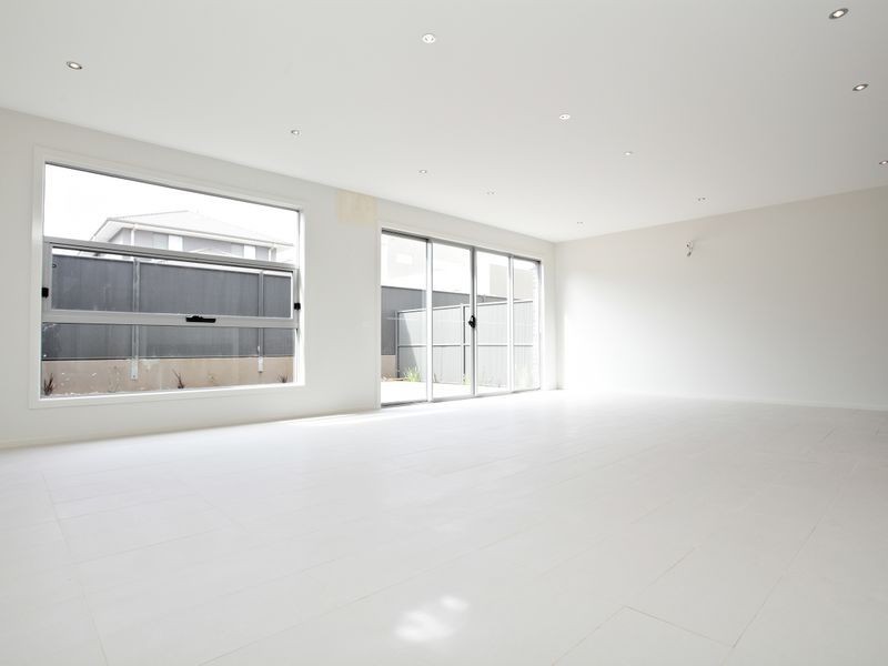 16 Seddon Pl, Caroline Springs VIC 3023