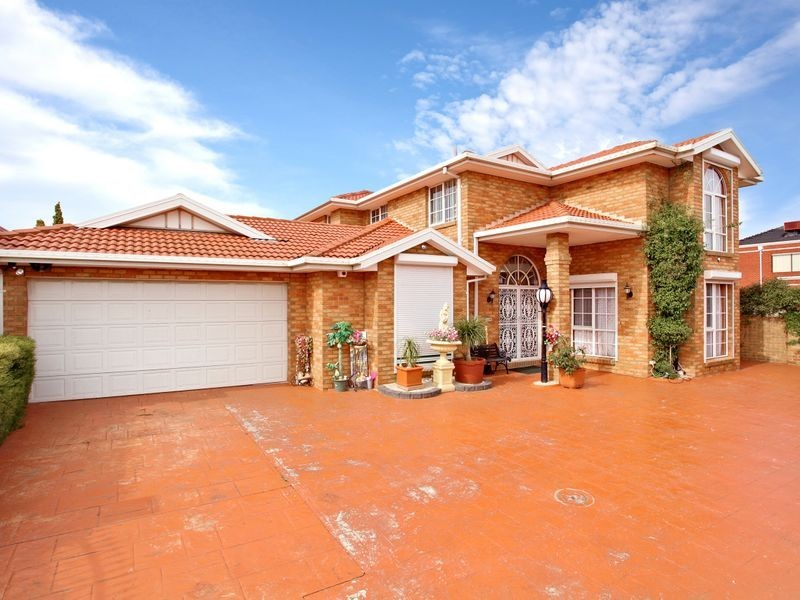 42 Wentworth Drive, Taylors Lakes VIC 3038