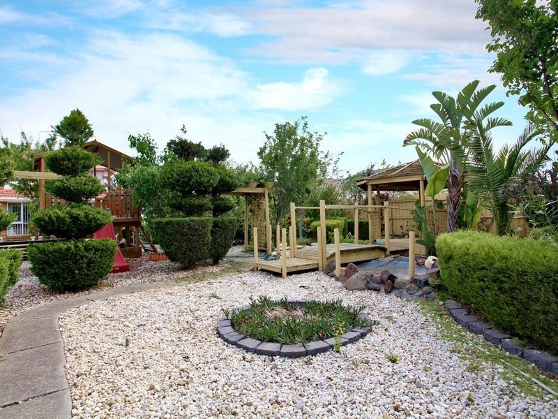 42 Wentworth Drive, Taylors Lakes VIC 3038