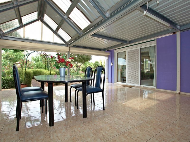 42 Wentworth Drive, Taylors Lakes VIC 3038