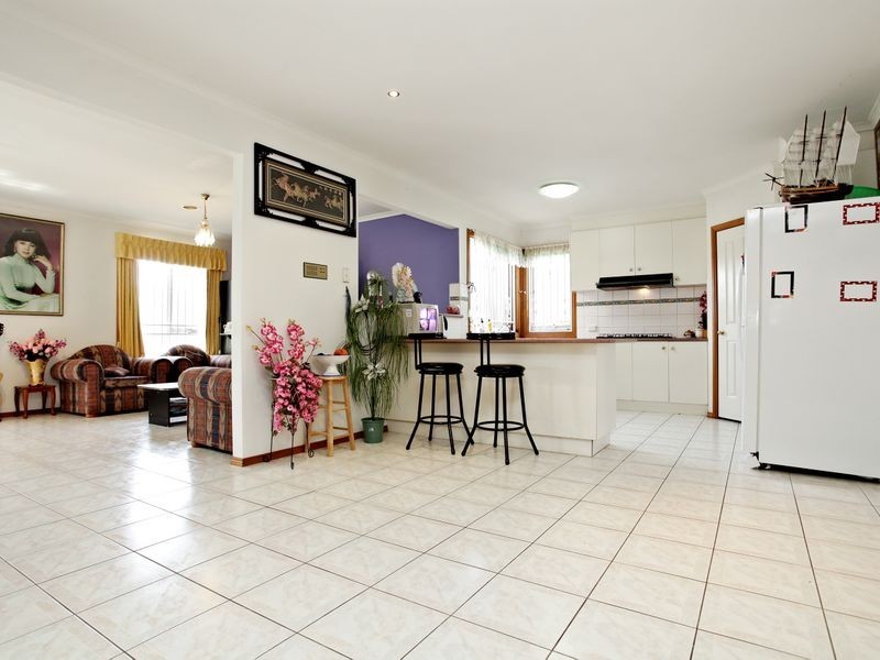 42 Wentworth Drive, Taylors Lakes VIC 3038