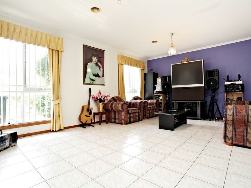 42 Wentworth Drive, Taylors Lakes VIC 3038