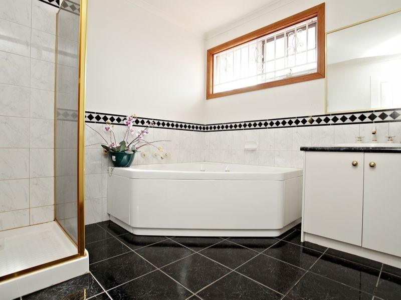 42 Wentworth Drive, Taylors Lakes VIC 3038