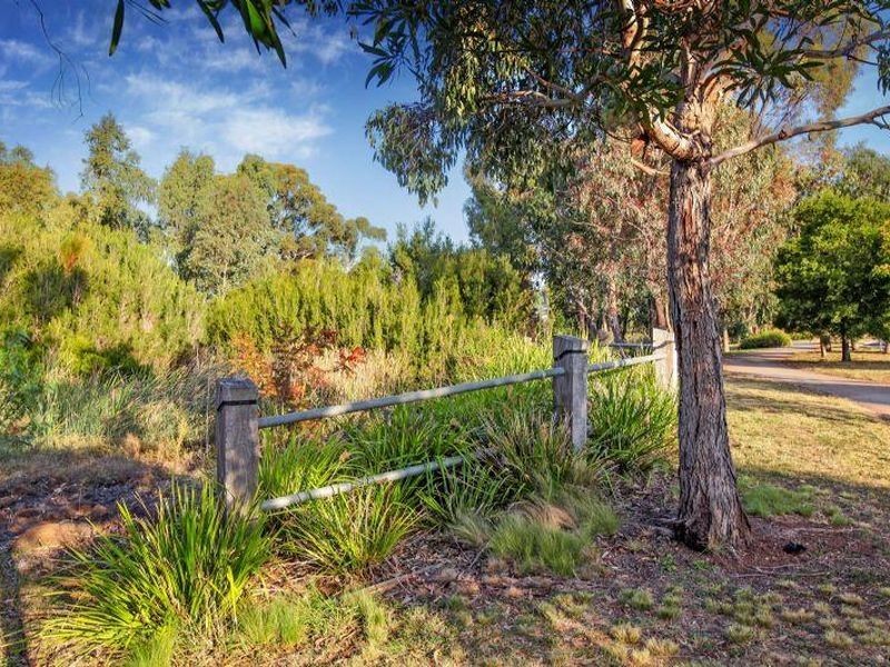 9 Watervale Blvd, Taylors Hill VIC 3037