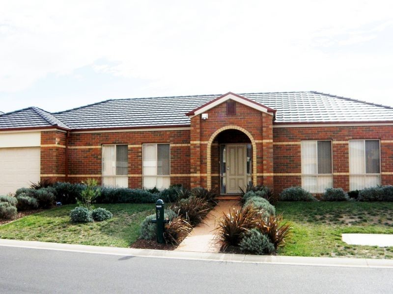 37 Amberlea Circuit, Taylors Hill VIC 3037