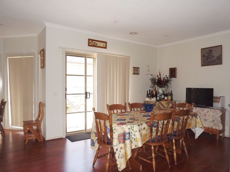37 Amberlea Circuit, Taylors Hill VIC 3037
