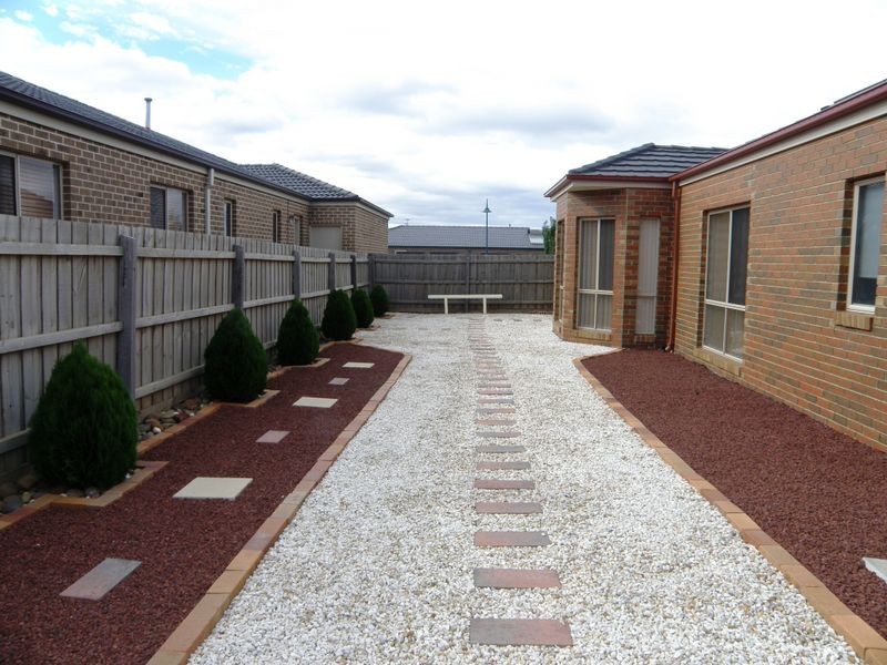 37 Amberlea Circuit, Taylors Hill VIC 3037