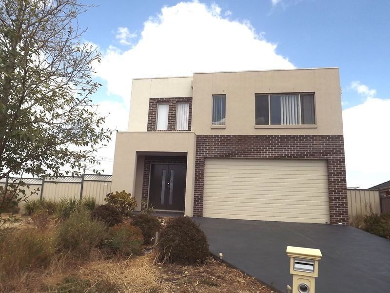 4 Weigall Close, Caroline Springs VIC 3023