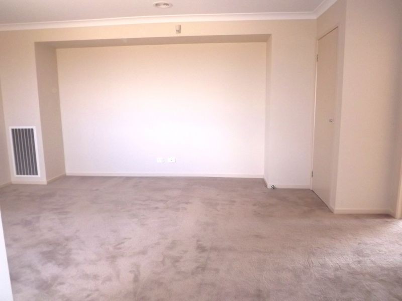 4 Weigall Close, Caroline Springs VIC 3023