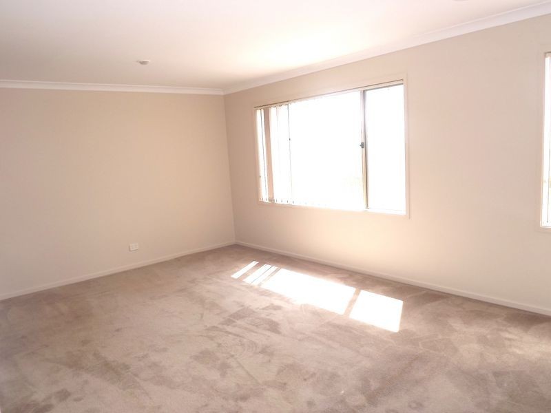 4 Weigall Close, Caroline Springs VIC 3023