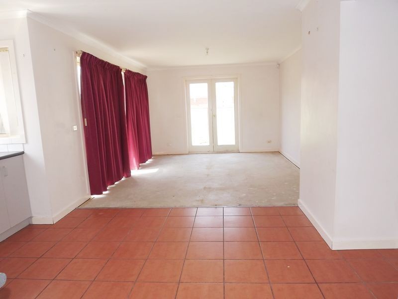 13 Sugargum Grove, Deer Park VIC 3023