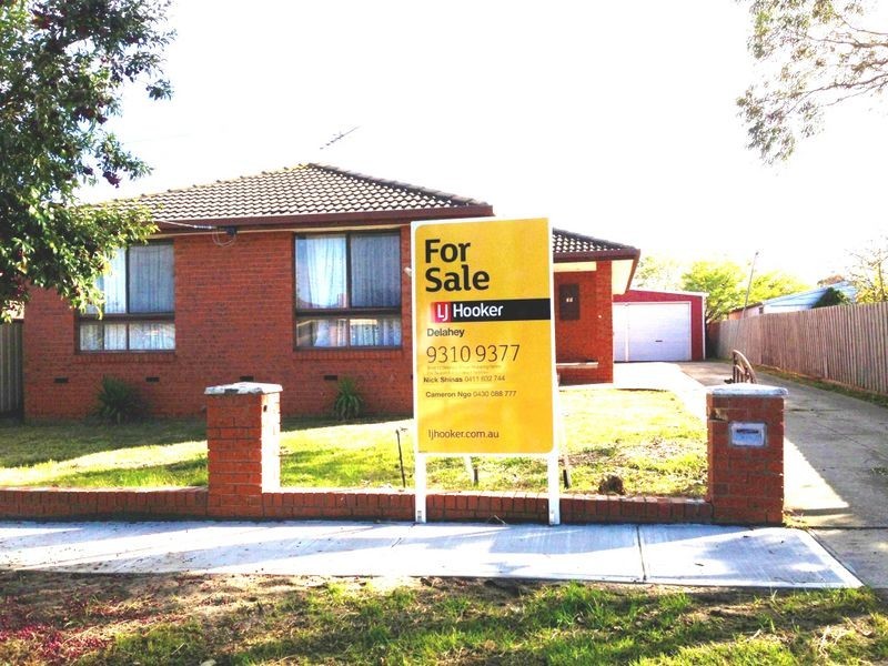 35 Leighton Crescent, Deer Park VIC 3023