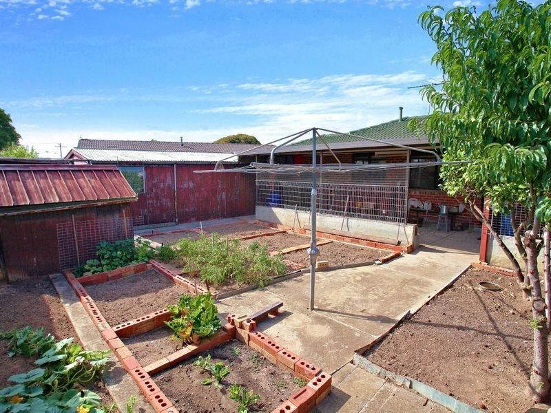 10 Hazelwood Court, Kings Park VIC 3021