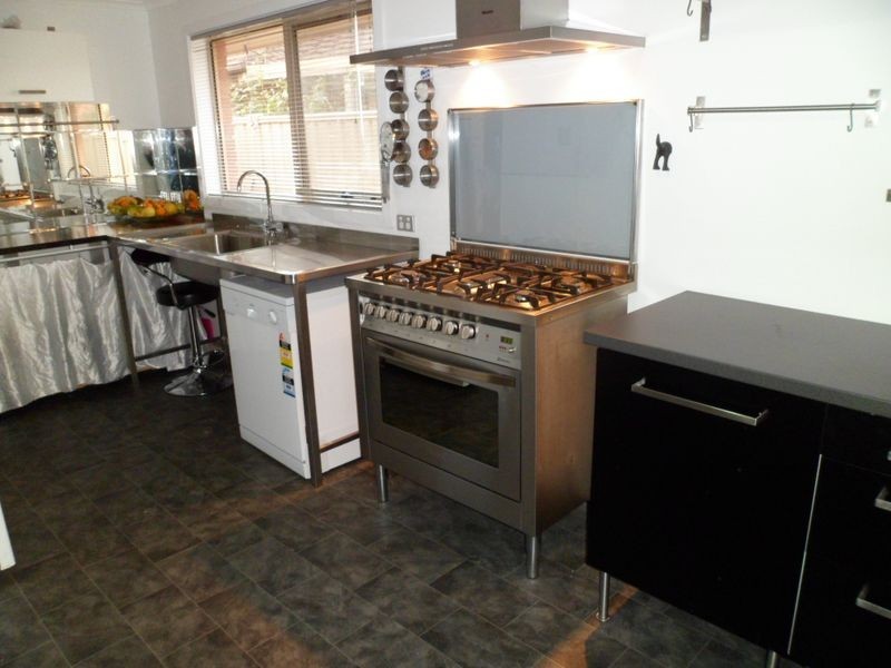 16 Jester Court, Kings Park VIC 3021