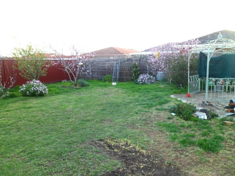 16 Jester Court, Kings Park VIC 3021