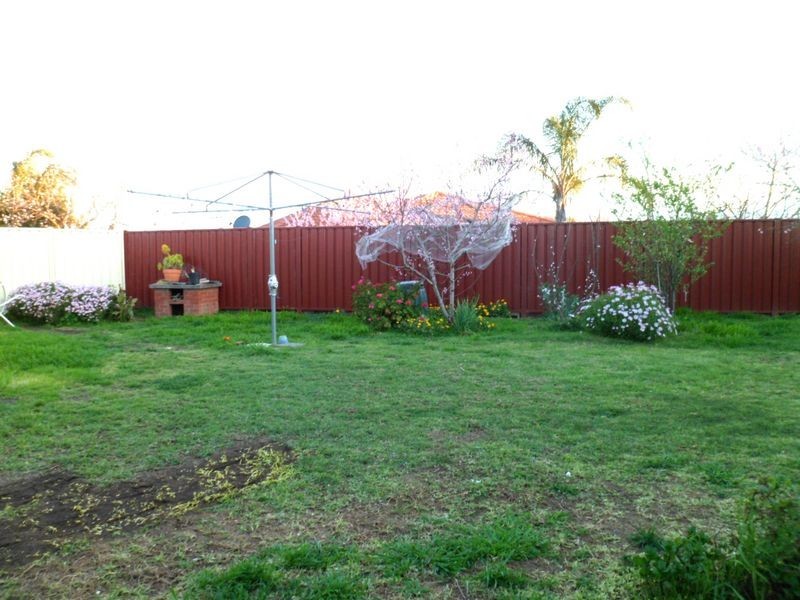 16 Jester Court, Kings Park VIC 3021