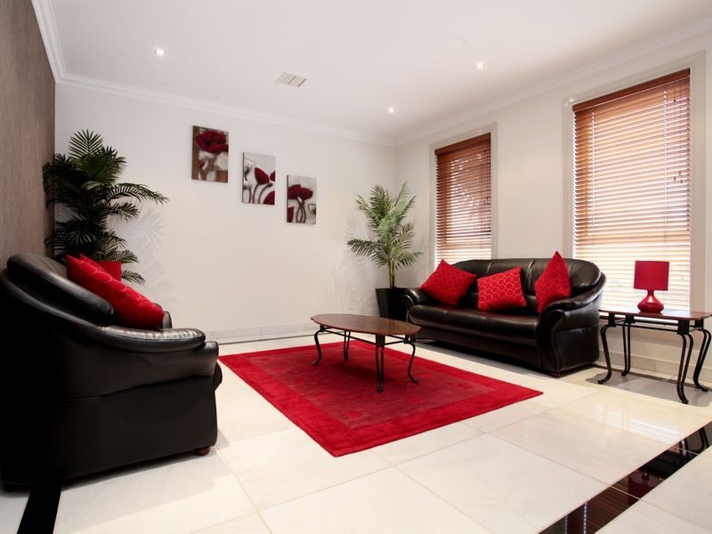 10 Hopetoun Green, Caroline Springs VIC 3023