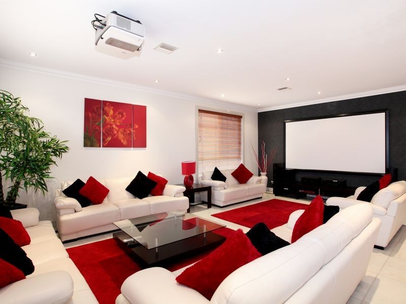 10 Hopetoun Green, Caroline Springs VIC 3023