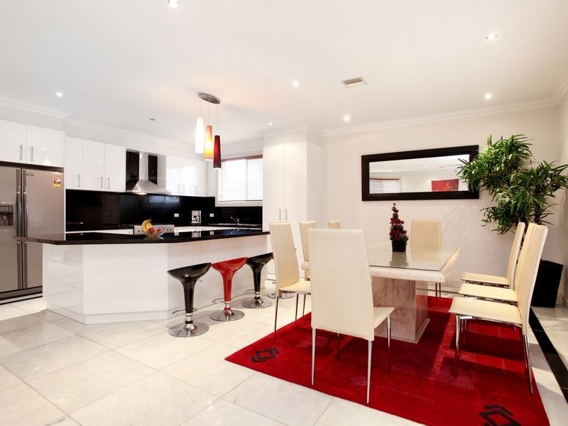 10 Hopetoun Green, Caroline Springs VIC 3023